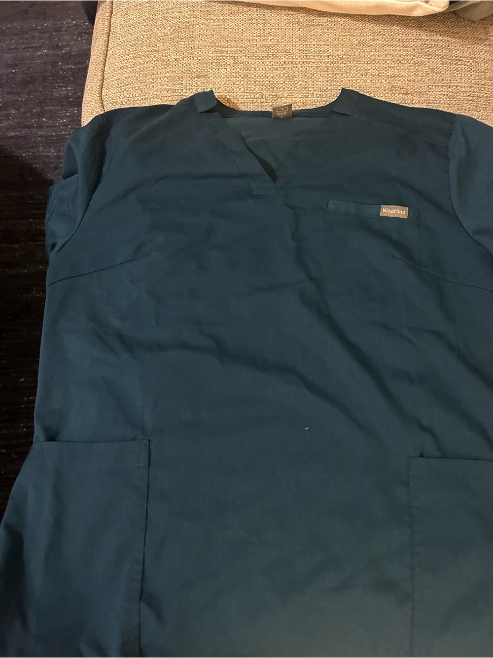 NiaaHinn Teal Scrub Top with V-Neck and pants set Large